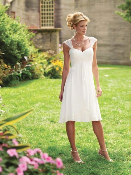 robe de mariée simple silhouette A