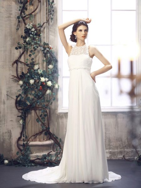 Mariée en robe de mariée simple