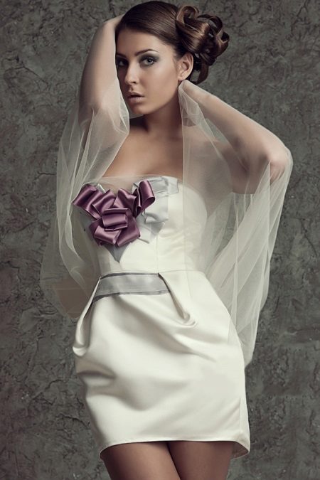 Robe de mariée courte ajustée