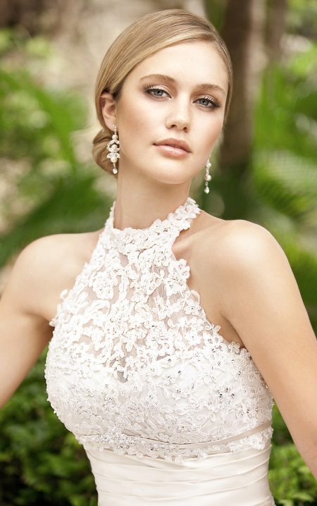 Robe de mariée avec col montant