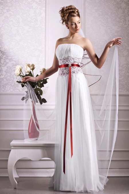 Robe de mariée Empire avec ceinture rouge