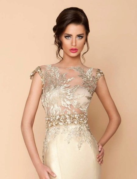 Robe de mariée avec appliqué