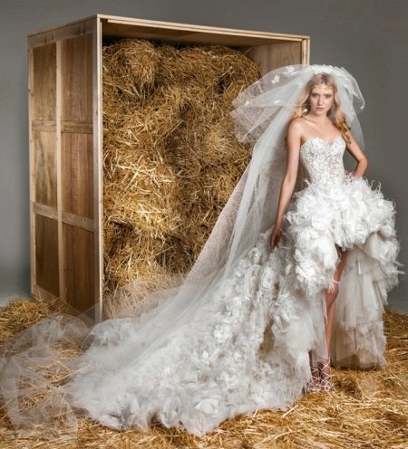 Robe de mariée courte devant longue dans le dos de ZUHAIR MURAD