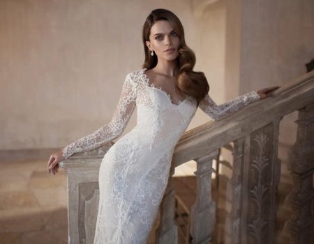 Robe de mariée en dentelle et strass