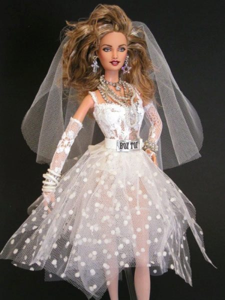Robe de mariée pour Barbie dans le style de Madonna