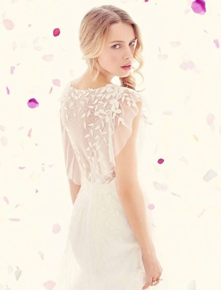 Robe de mariée avec des ailes des manches