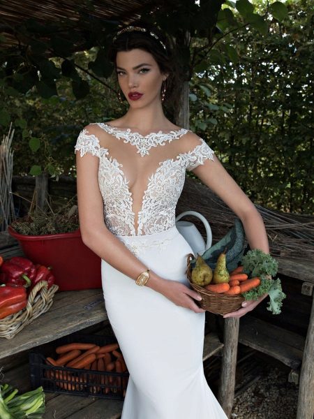 Robe de mariée avec décolleté illusion