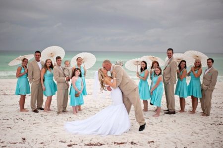 Robe de mariée de plage avec un train