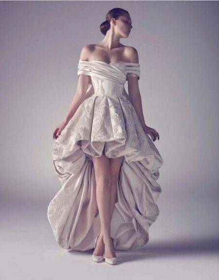 Robe de mariée courte avec un train de ashi