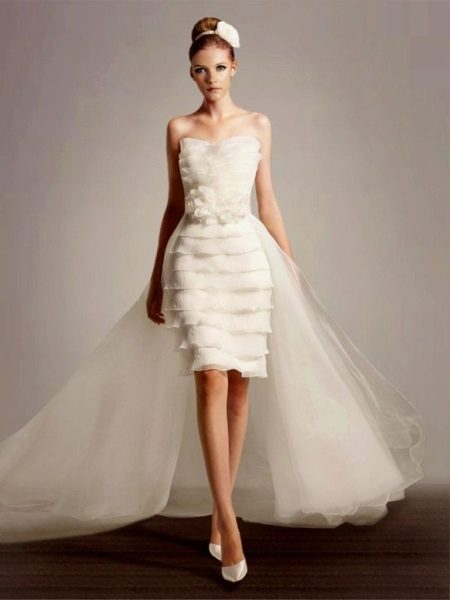 Robe de mariée courte avec train