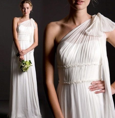 Robe de mariée de style grec avec une taille régulière