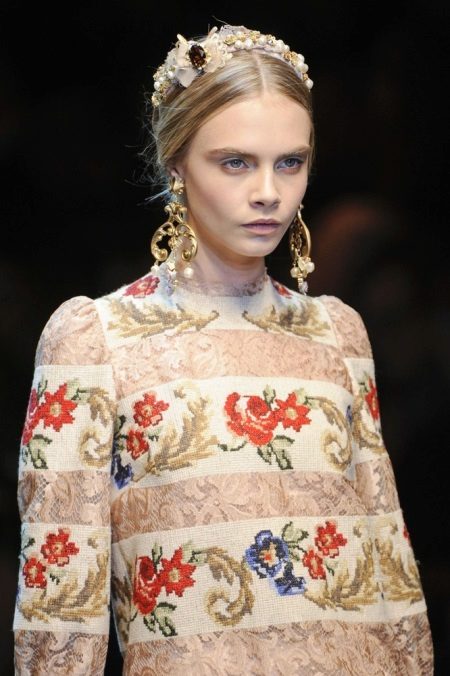Motifs nationaux dans une robe de mariée