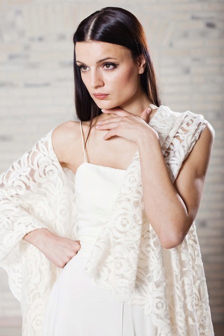 Une robe de mariée rustique avec un châle
