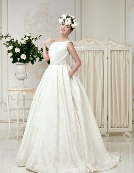 Robe de mariée en crêpe de Chine avec un train