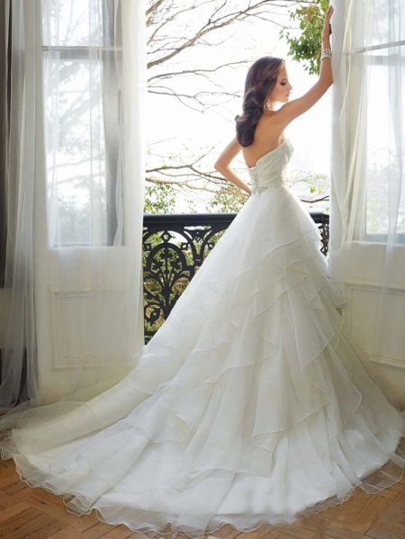 Robe de mariée magnifique avec une boucle multicouche