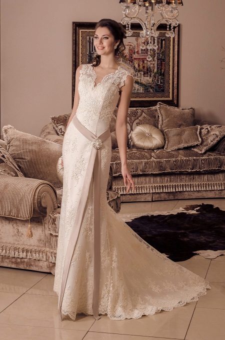 Robe de mariée de Viktoria Karandasheva avec de la dentelle
