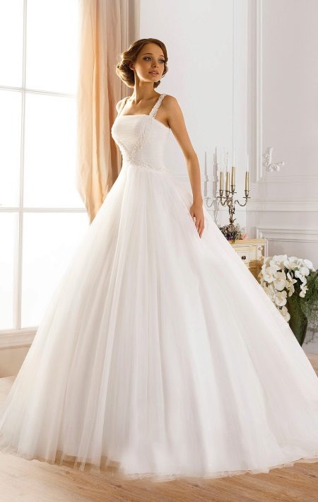 Robe de mariée magnifique par Naviblue Bridal