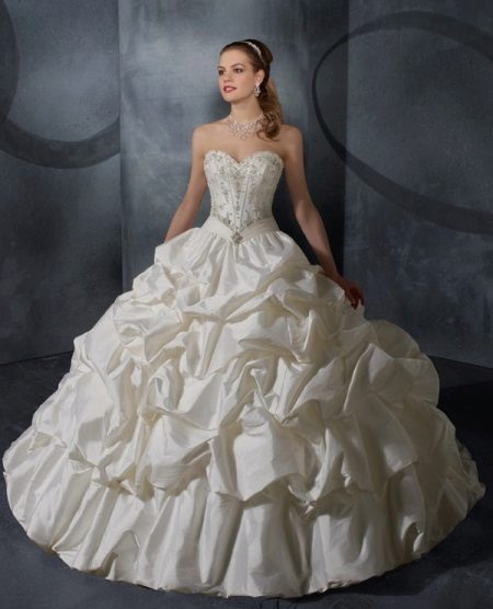 Bolyhos organza ruha