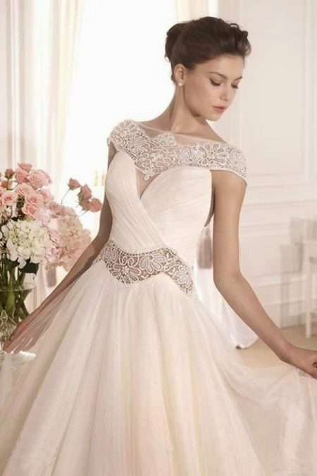 Robe de mariée aux épaules fermées