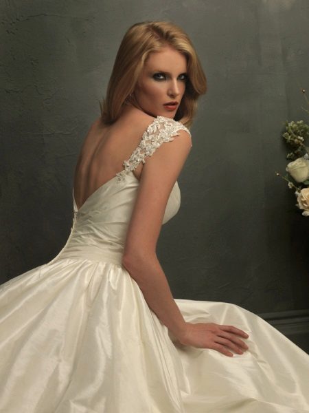 Robe de mariée à bretelles larges