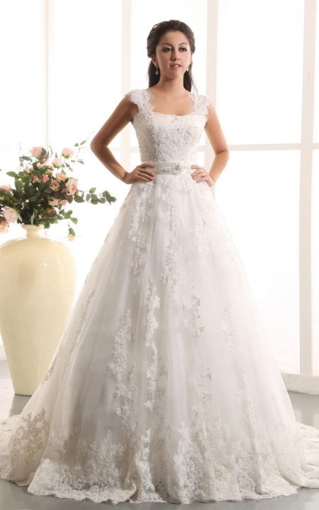 Robe de mariée à bretelles larges