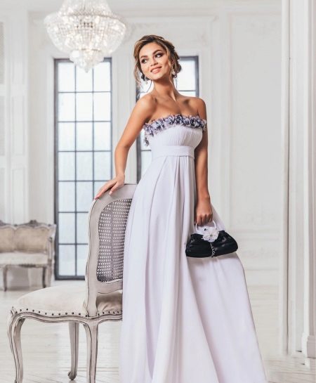 Robe de mariée Empire à décor de fleurs