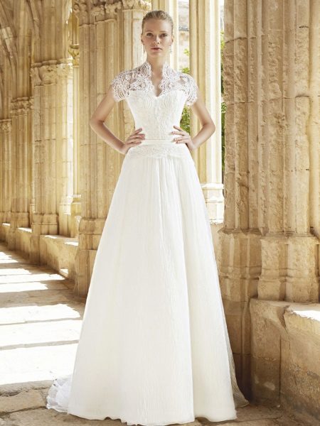 Robe de mariée à manches courtes en dentelle