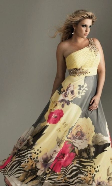 Robe de soirée sur une épaule