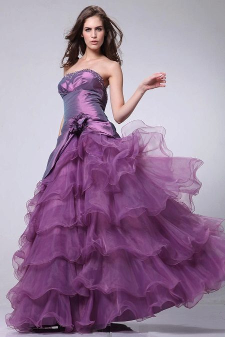 Robe de soirée lilas à la manière d'une princesse