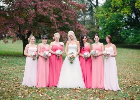 Demoiselles d'honneur en robes roses