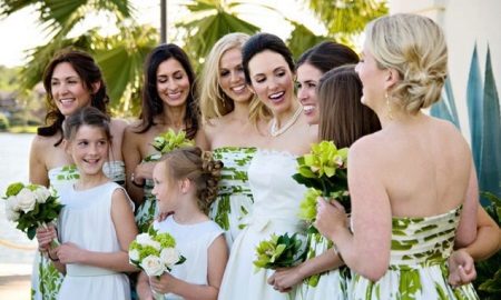 Robes blanches pour demoiselles d'honneur avec une impression