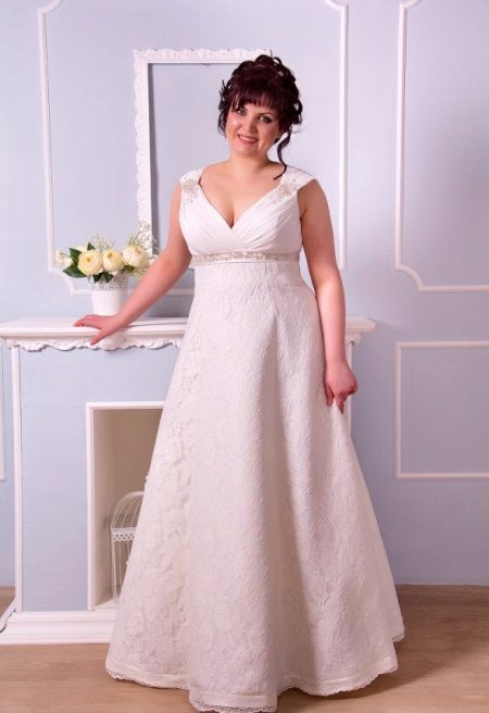 Robe de soirée pour le plein dans le style du nouveau look