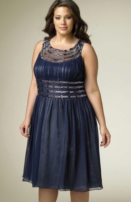 Robe de soirée courte pour le plein dans le style grec