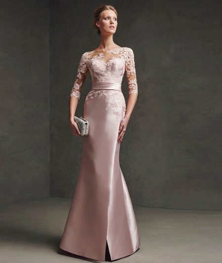 Robe en dentelle de Pronovias et satin