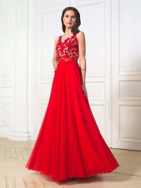 Robe de soirée avec application de dentelle