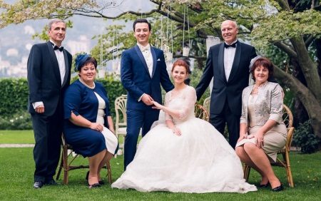 Robe de soirée de la mère de la mariée en combinaison avec la tenue de mariée
