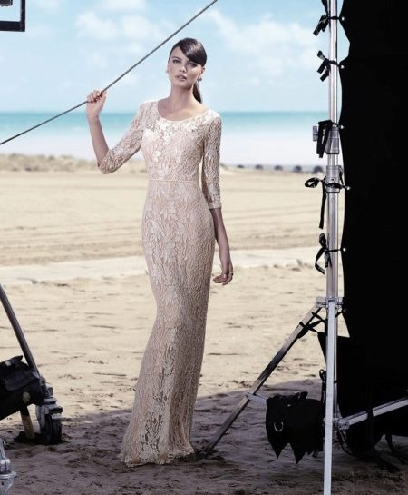 Robe de soirée longue au sol avec manches en dentelle