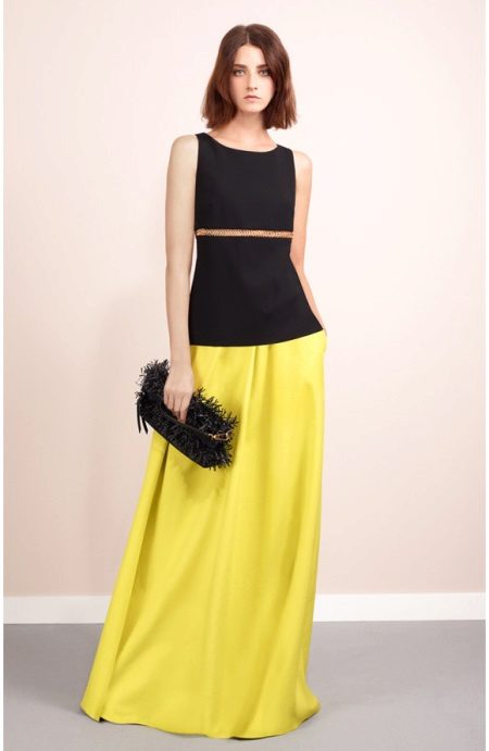 Costume de soirée avec une jupe jaune