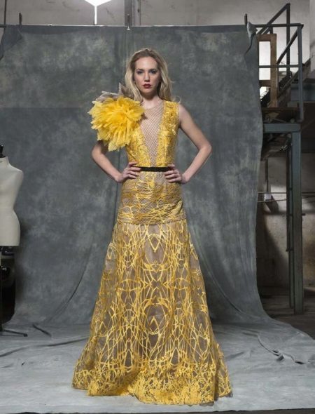 Robe de soirée avec l'illusion d'un corps nu