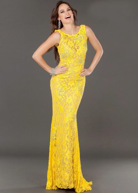 Robe de soirée en dentelle jaune
