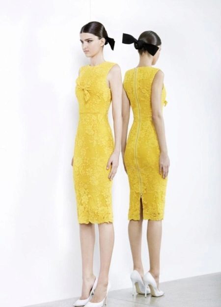 Robe de soirée en dentelle jaune