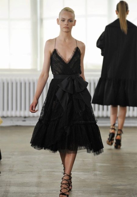 Robe de soirée noire en dentelle