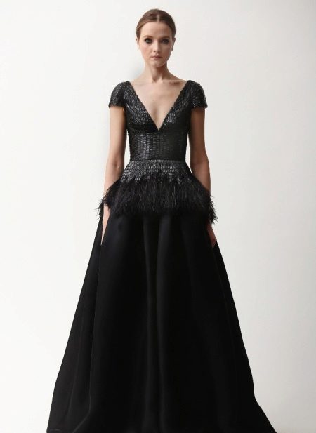 Robe de soirée noire avec décolleté plongeant