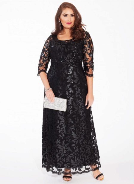 Robe de soirée noire avec dentelle pour le plein