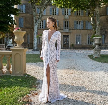Robe de mariée en dentelle fendue