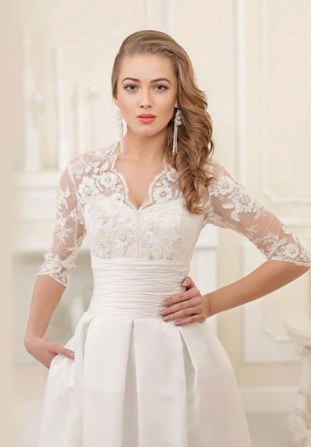 Robe de mariée avec dentelle et ceinture