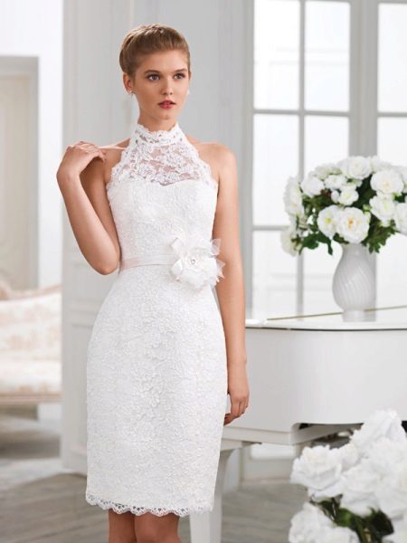 Robe de mariée courte en dentelle