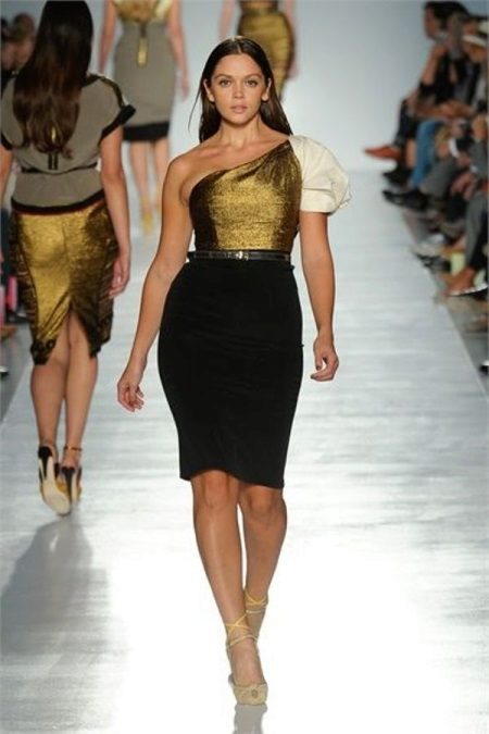 Élégante robe à une épaule pour les
