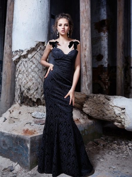 Une simple robe de soirée noire