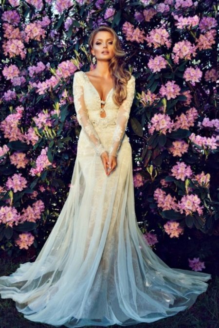 Robe de mariée droite avec une jupe transparente